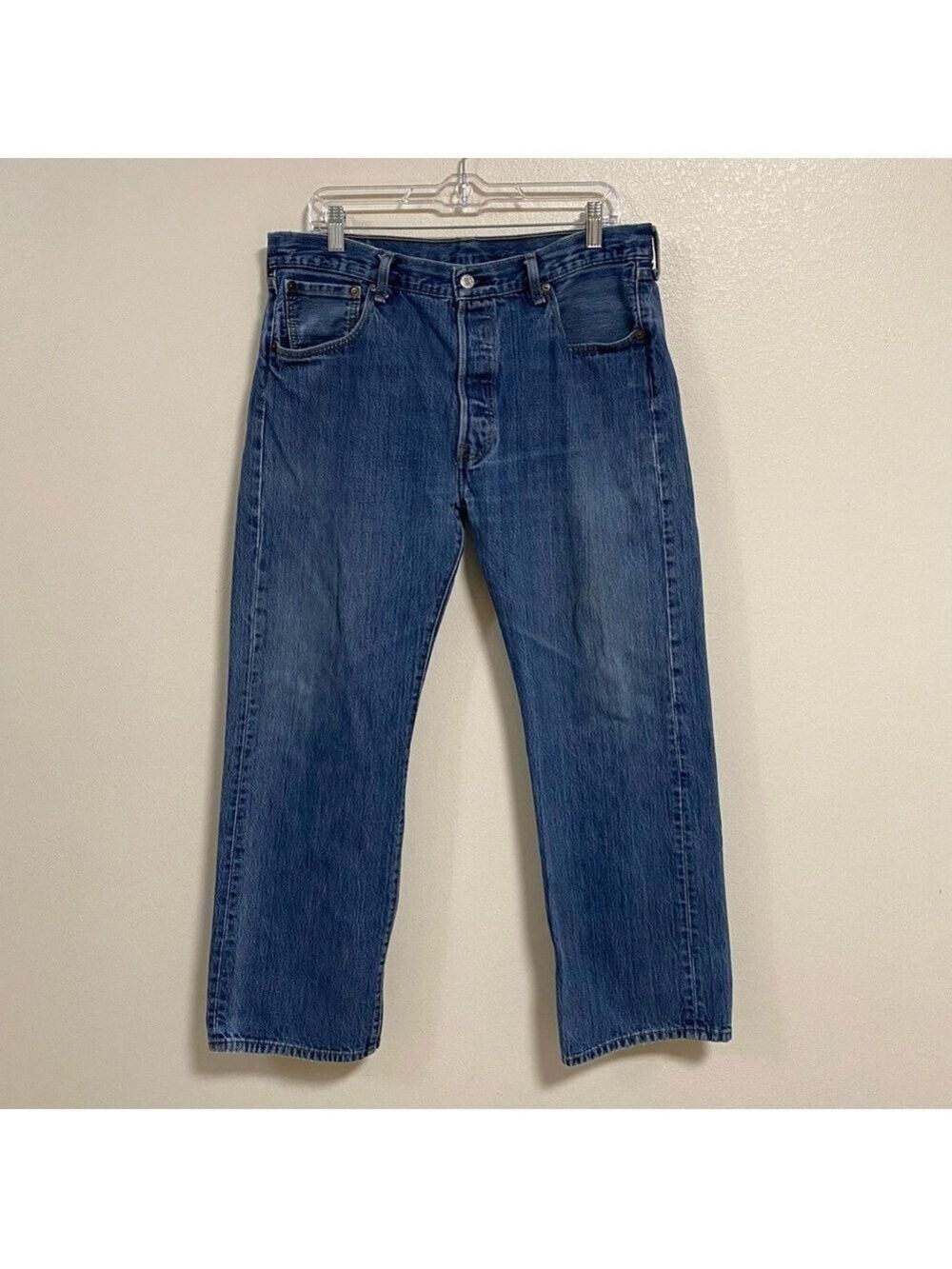 Levi’s 501 Jeans Men’s Size 36 Medium Wash straight leg button fly 501 Jeans